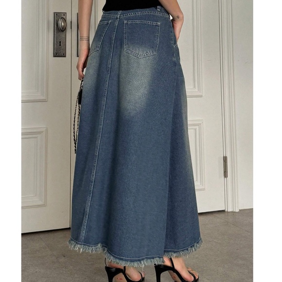 Medium wash High Waisted Frayed Hem Denim Jean Maxi Skirt - Picture 2 of 4